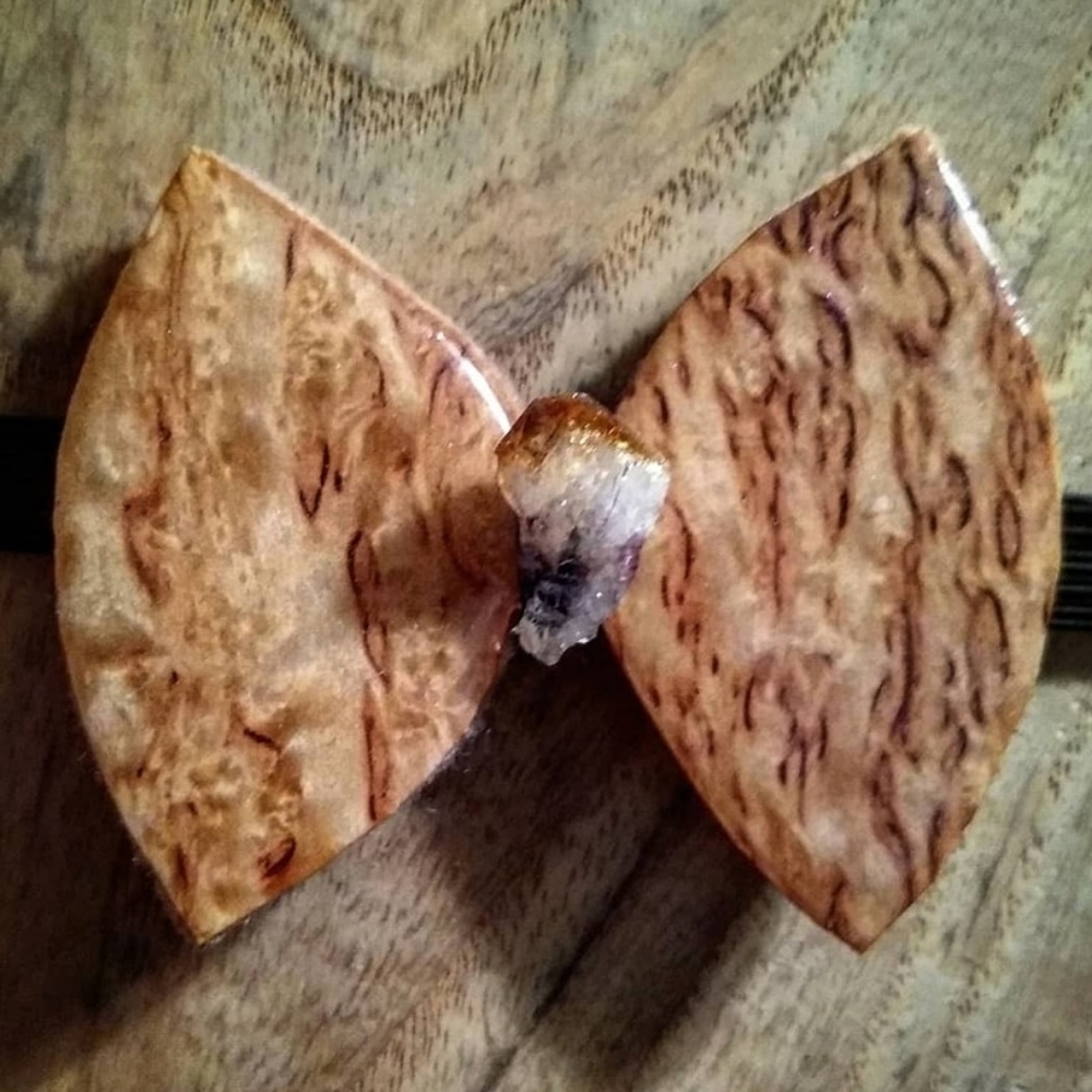 Bow tie